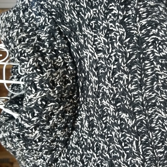 City Unltd. Black and cream knit sweater. Size small - Picture 3 of 7